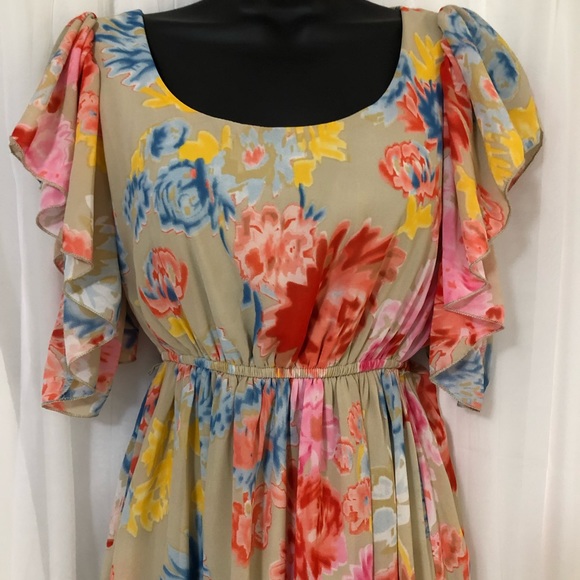 Adorable Floral Dress - Picture 2 of 8